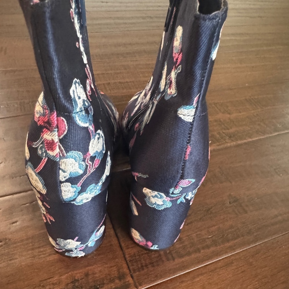 Urban Outfitters Navy Floral Ankle Boots - Picture 8 of 11